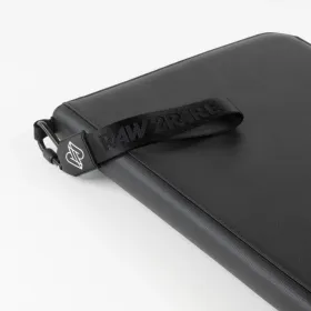 Raw2Rare Black 2Hook Anhänger am ZipBinder360 – Light & Shadow Moodshot
