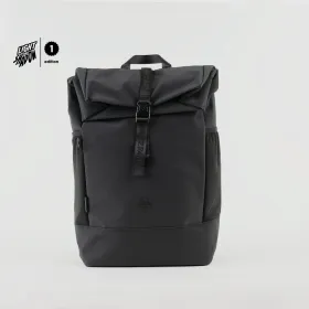 Rolltop-Backpack in Schwarz – Frontansicht