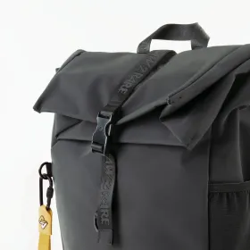 Detailansicht des Rollverschlusses am RAW2RARE Rolltop Backpack in Schwarz