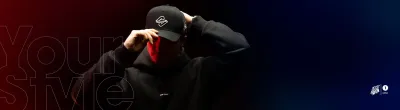 Person in schwarzem RAW2RARE Hoodie und Cap in rot-blauer Beleuchtung